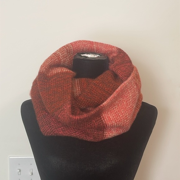 NWT Gaia Pretty Persuasions Infinity Scarf Mini Throw NWT - Picture 6 of 6